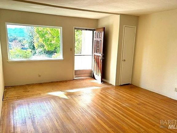 4th image of 568 Fernando Drive