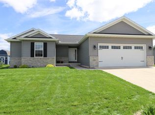 1305 Westminster Dr, Washington, IL 61571