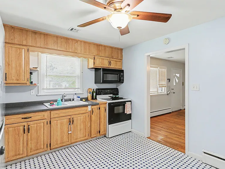 103 Maple Ave — Photo 7
