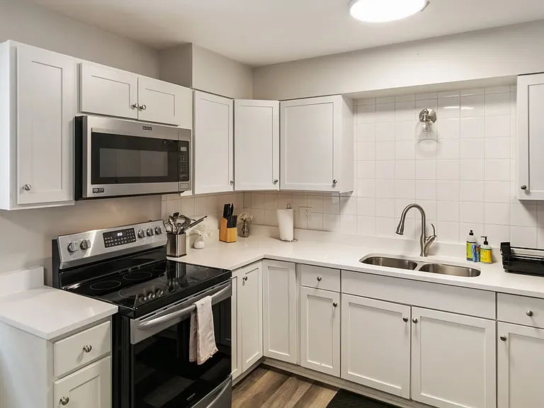 119 W Rockland Rd #1B — Photo 7
