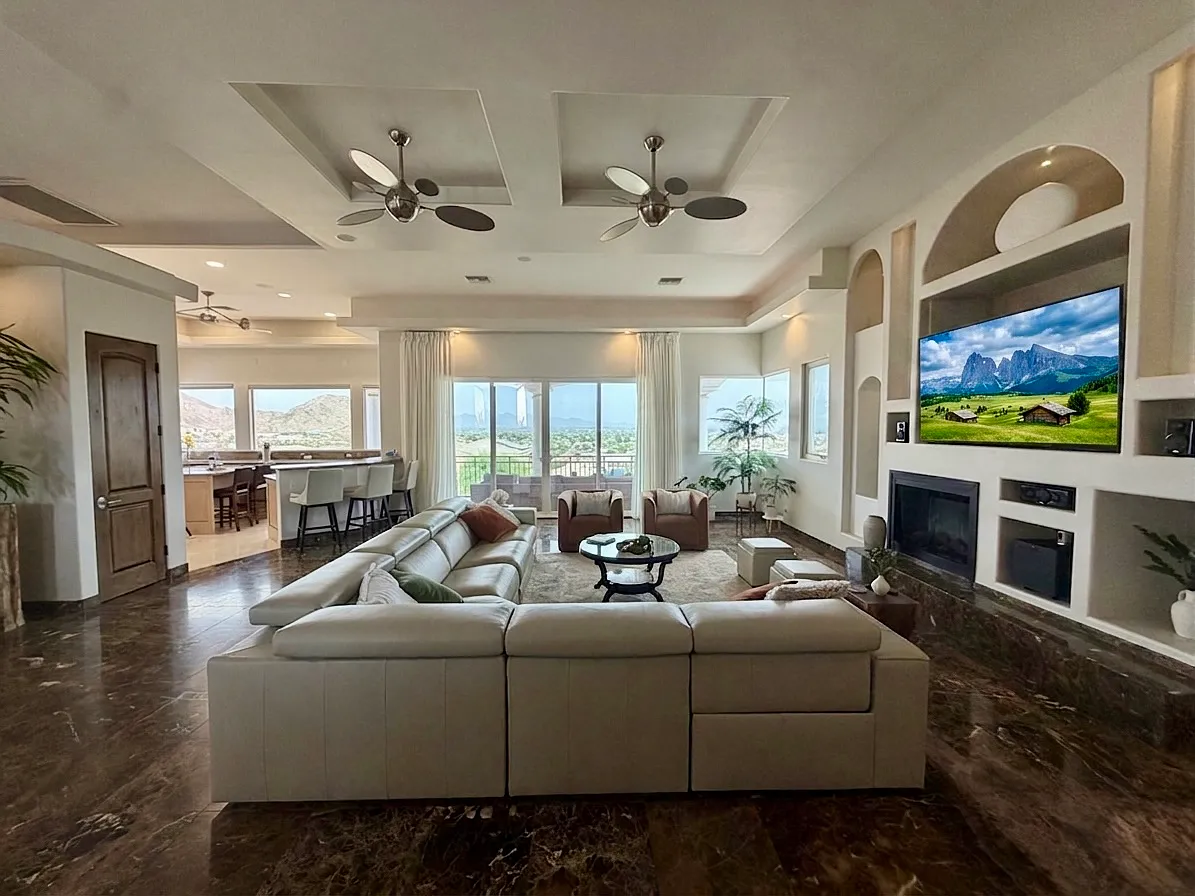 3 bed, 3.5 bath, 4506 sqft, $5,950 — Photo 2