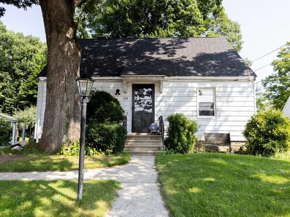 118 Ararat St, Worcester, MA 01606