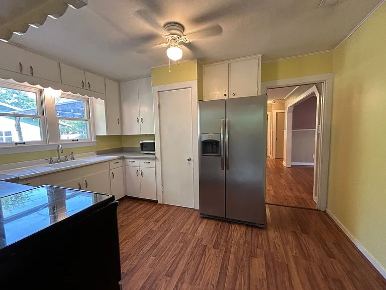 893 Pine St — Photo 10