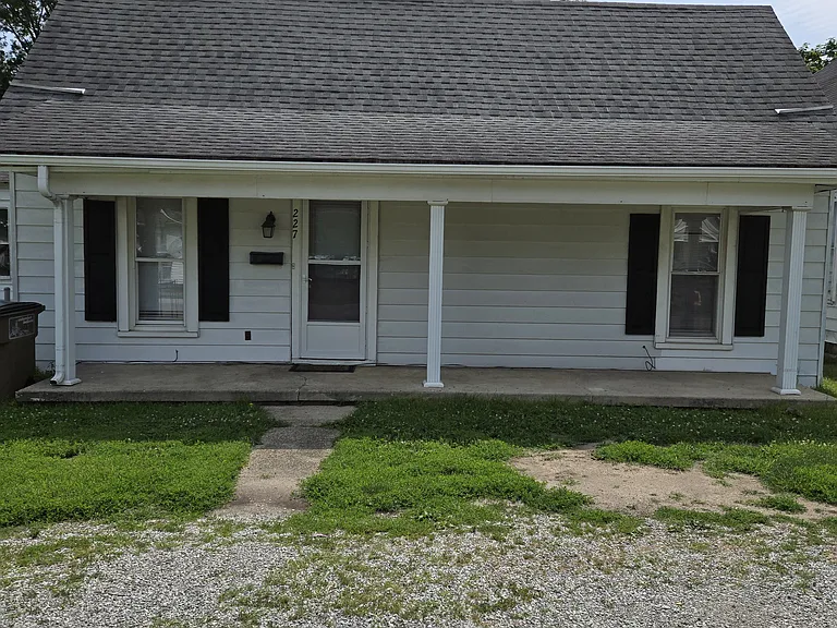 227 N Gladstone Ave — Photo 1