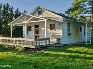 5 Leeward Ln, Saratoga Springs, NY 12866