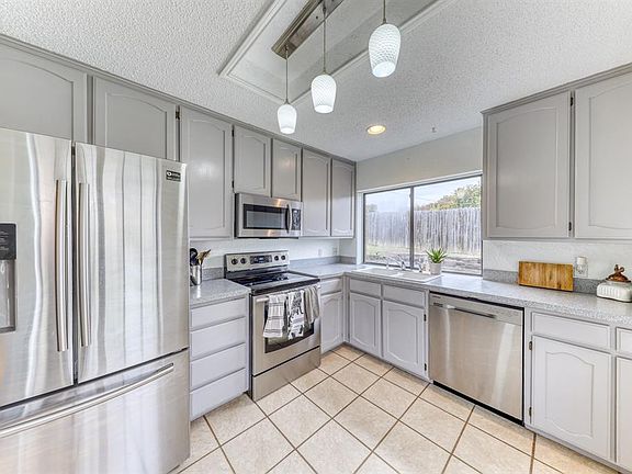 3rd image of 10708 Tall Oak Dr