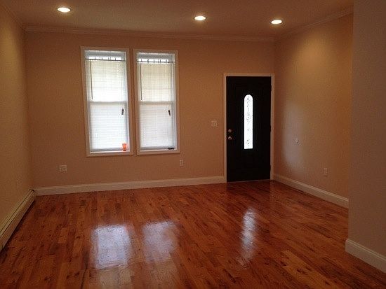 5th image of 741 Vermont St