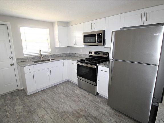2nd image of 302 Colonia Ln W #8