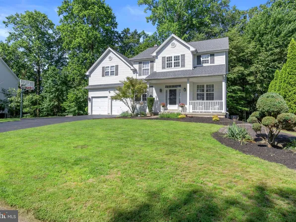 1 Creek View Ct, Garnet Valley, PA 19060