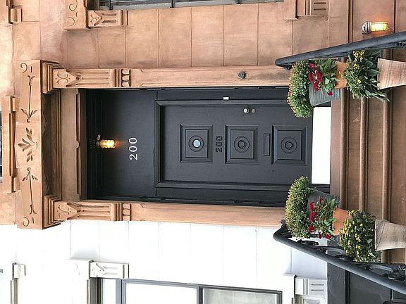 2nd image of 200 Van Buren St #1