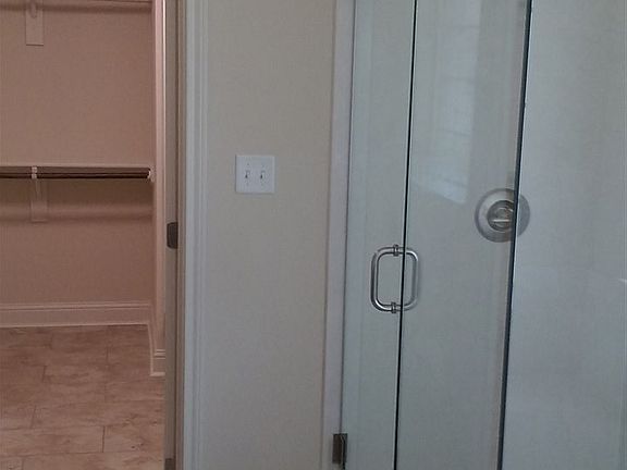 5th image of 1000 Queen Elizabeth Dr