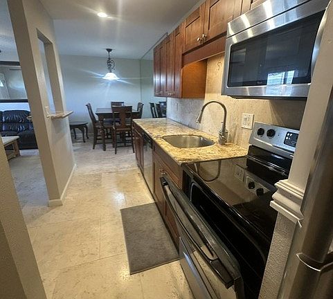 5th image of 480 Kenolio Rd APT 1-203