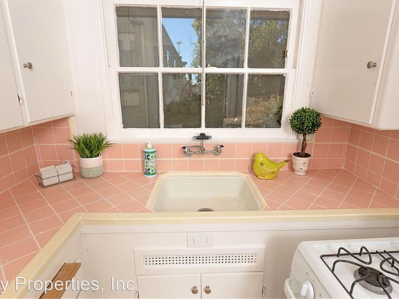 3rd image of 1601 N Normandie Ave #111