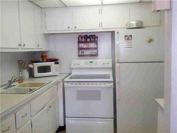 3rd image of 880 Horizons W APT 209
