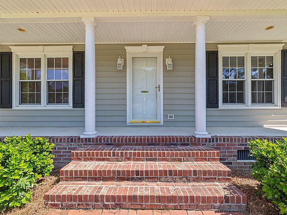 3rd image of 21 Eden Dr