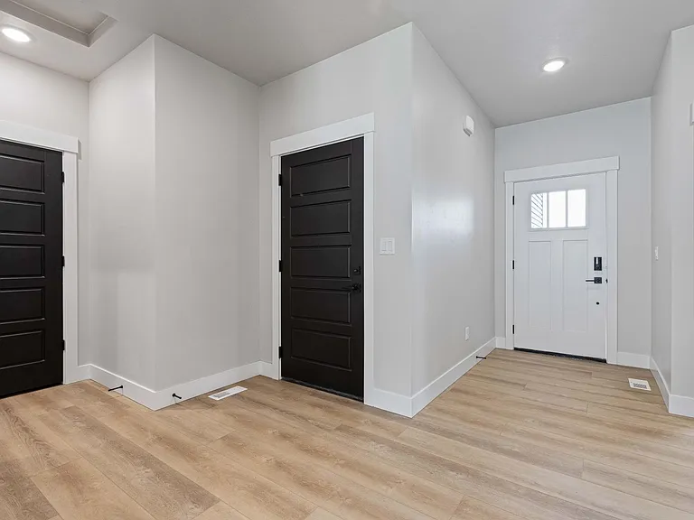 569 Idaho Ave — Photo 11