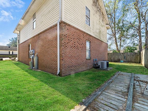 5th image of 124-126 Tonyota Court #(duplex)