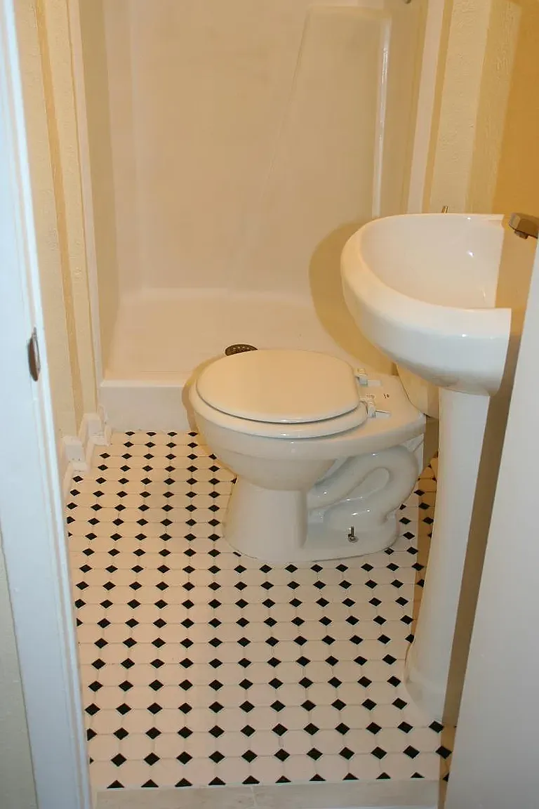 3 bed, 888 sqft, $2,300 — Photo 4