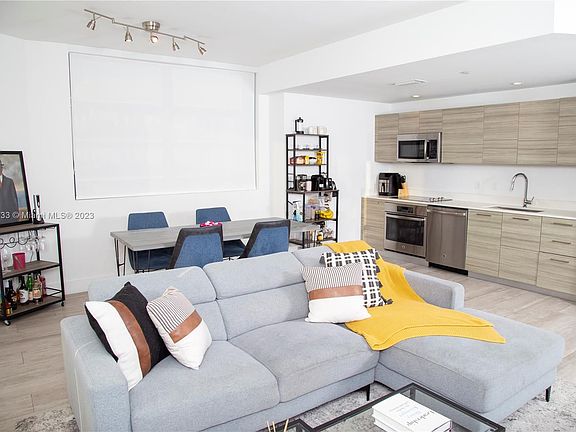 3rd image of 121 NE 34th St Unit 3109
