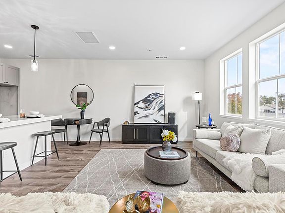 3rd image of 183 Park Cir