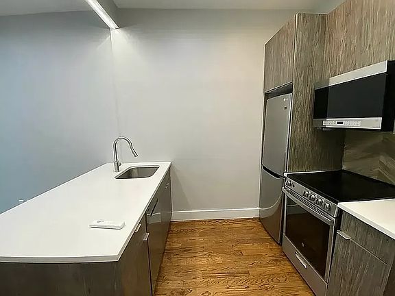 4th image of 104 Linden Blvd #4R