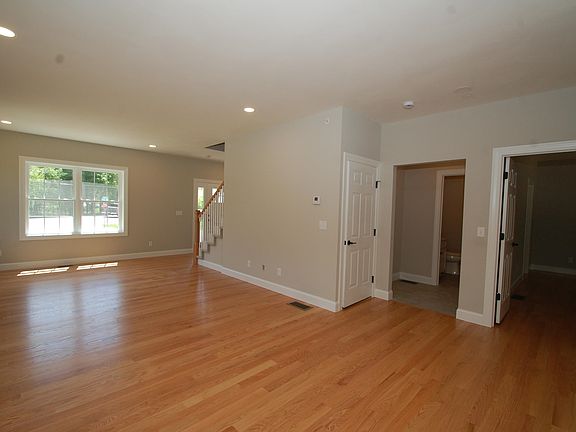 5th image of 2B Villa Lane #4B