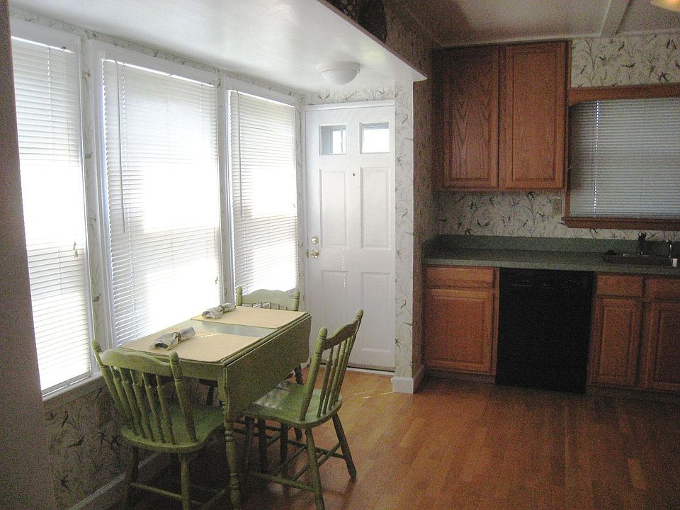 Renovated eat-in kitchen