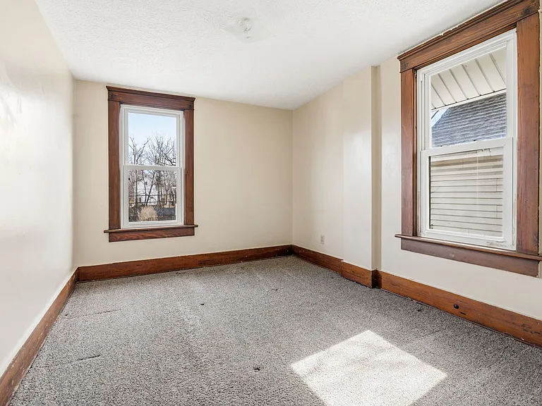 488 Alexander St — Photo 13