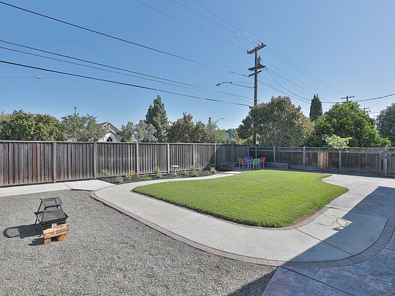 3rd image of 2495 Armstrong Pl