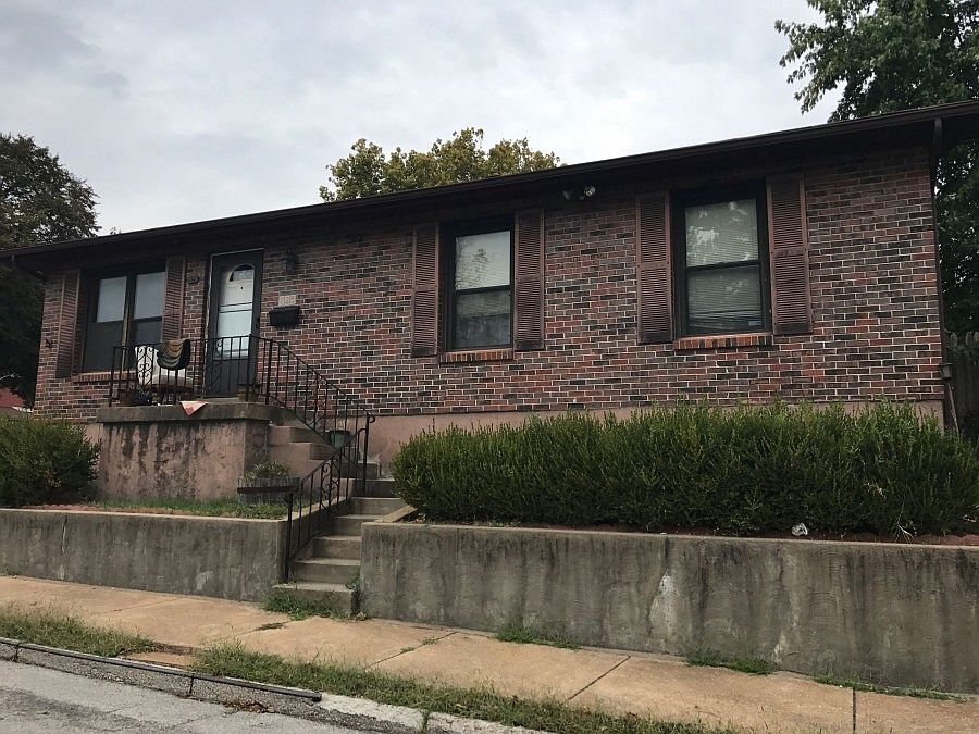 1st image of 125 Bellerive Blvd