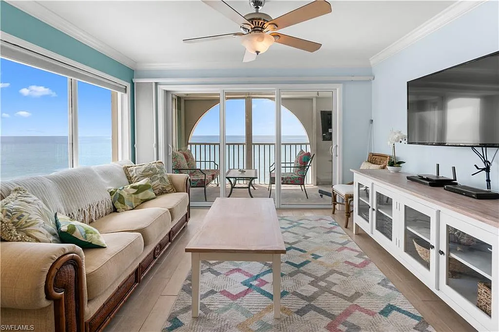 2 bed, 2.0 bath, 1089 sqft, $9,000 — Photo 2