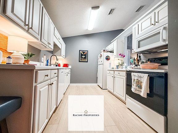 5th image of 605 Pelham Square Way