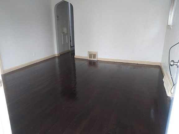 5th image of 11345 Grandmont Ave