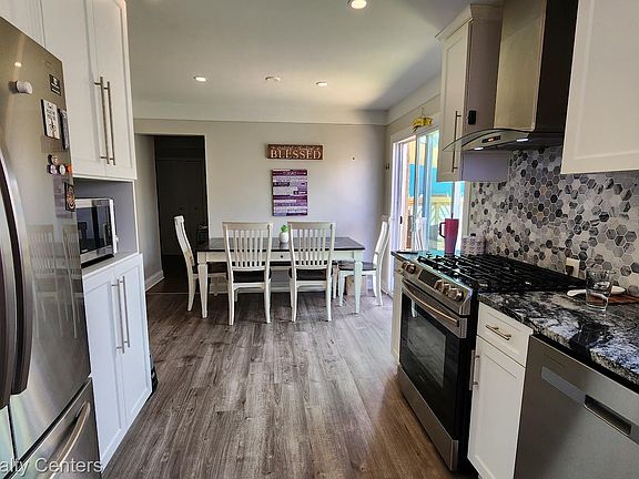 5th image of 22334 Mary St