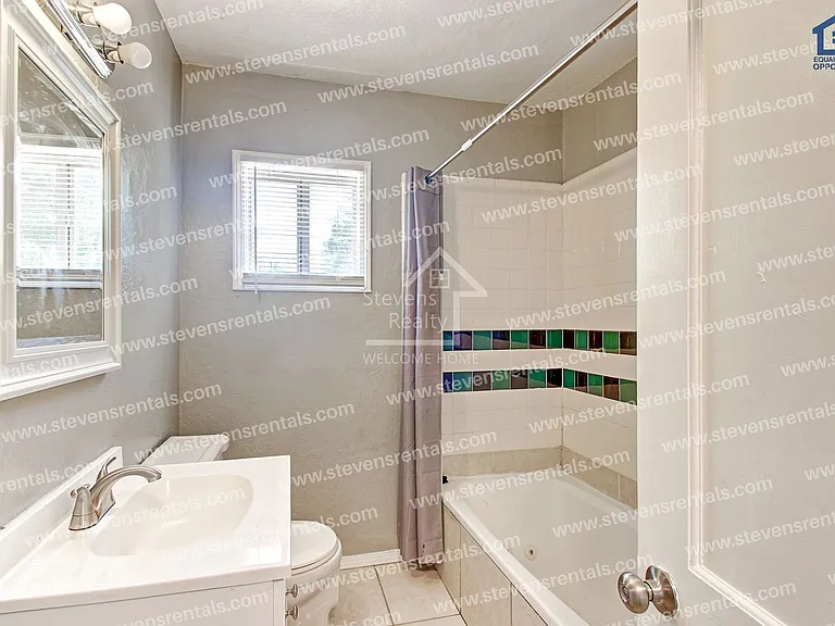 1210 NW Irwin Ave — Photo 18