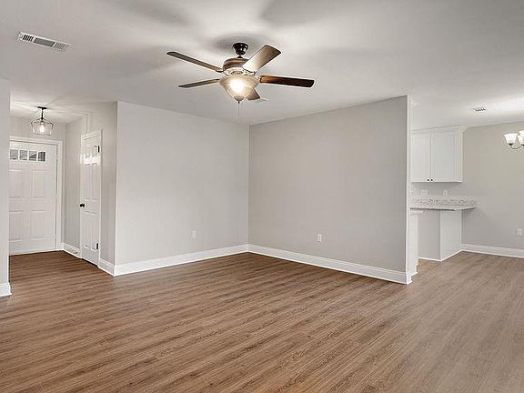 4th image of 14045 Lorraine Dr