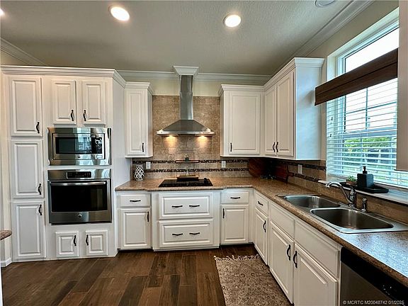 4th image of 91 NE Ocean Breeze Dr