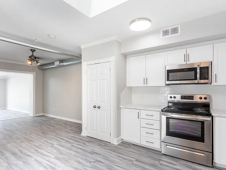 1141 Main St E #2 — Photo 3