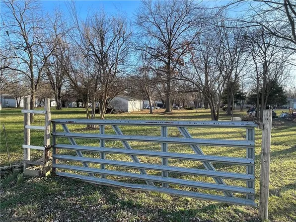 504 E Elm St #&-503, Clinton, MO 64735