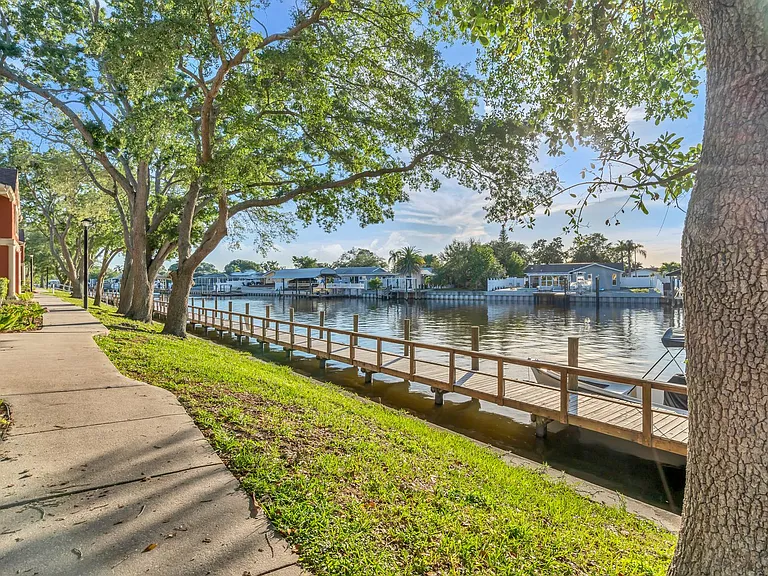 5684 Baywater Dr — Photo 25