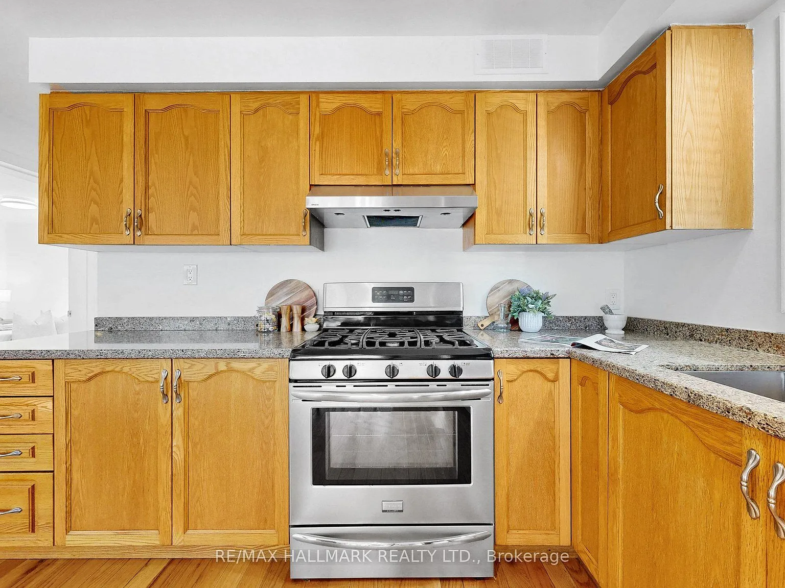 4 bed, $3,500 — Photo 4