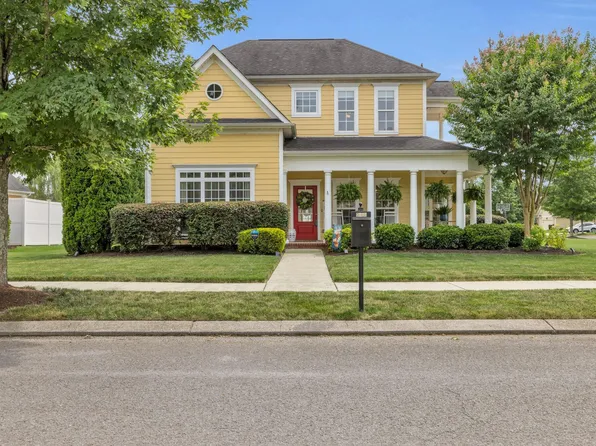 8391 Front Gate Cir, Ooltewah, TN 37363