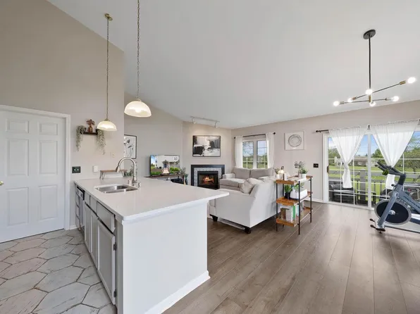 654 Geneva National AVENUE NORTH North #6-36, Lake Geneva, WI 53147