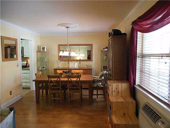 3rd image of 268 Parkside Dr