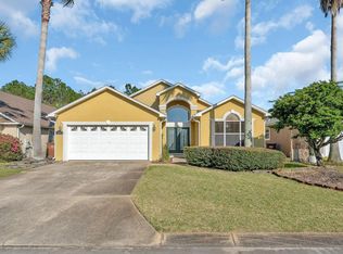 2042 Fountainview Dr, Navarre, FL 32566