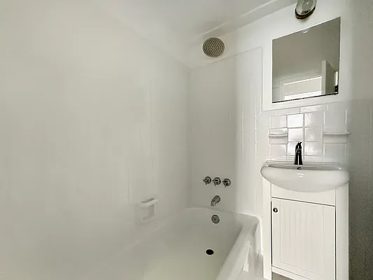 Bathroom, photo 1