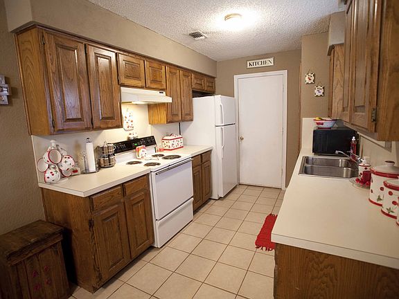 3rd image of 3313 Meadowmoor St