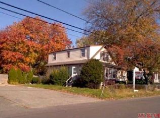51 Farmers Ave, Lindenhurst, NY