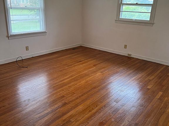 3rd image of 520 Windsor St