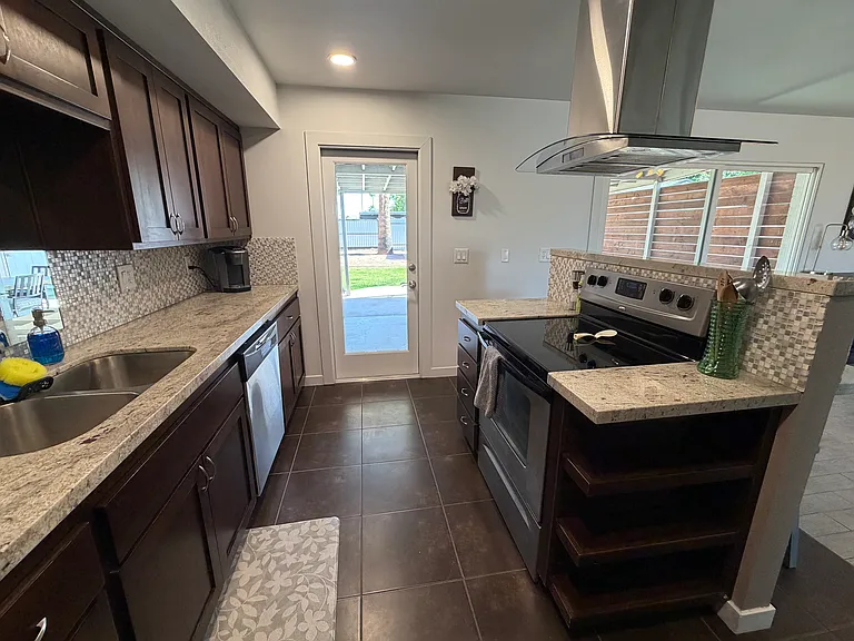 135 E Ellis Dr — Photo 15